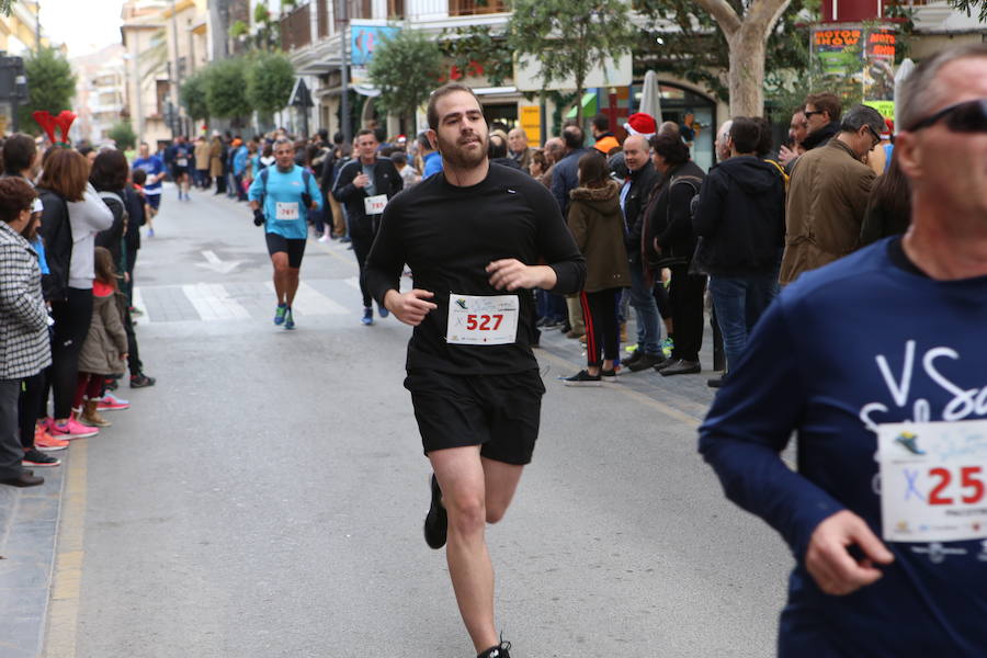 Miles de corredores han despedido el año corriendo por las calles de Lorca