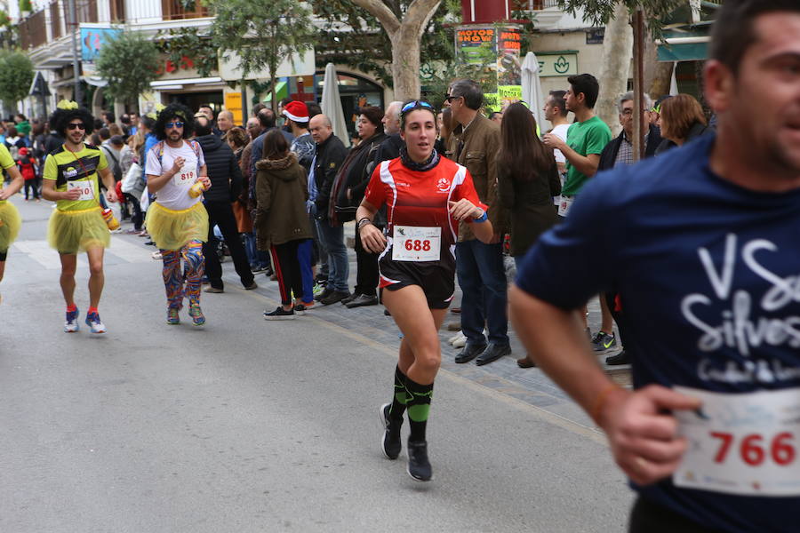 Miles de corredores han despedido el año corriendo por las calles de Lorca