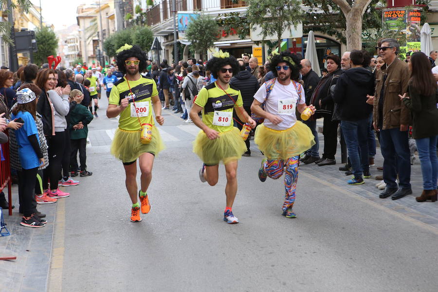 Miles de corredores han despedido el año corriendo por las calles de Lorca