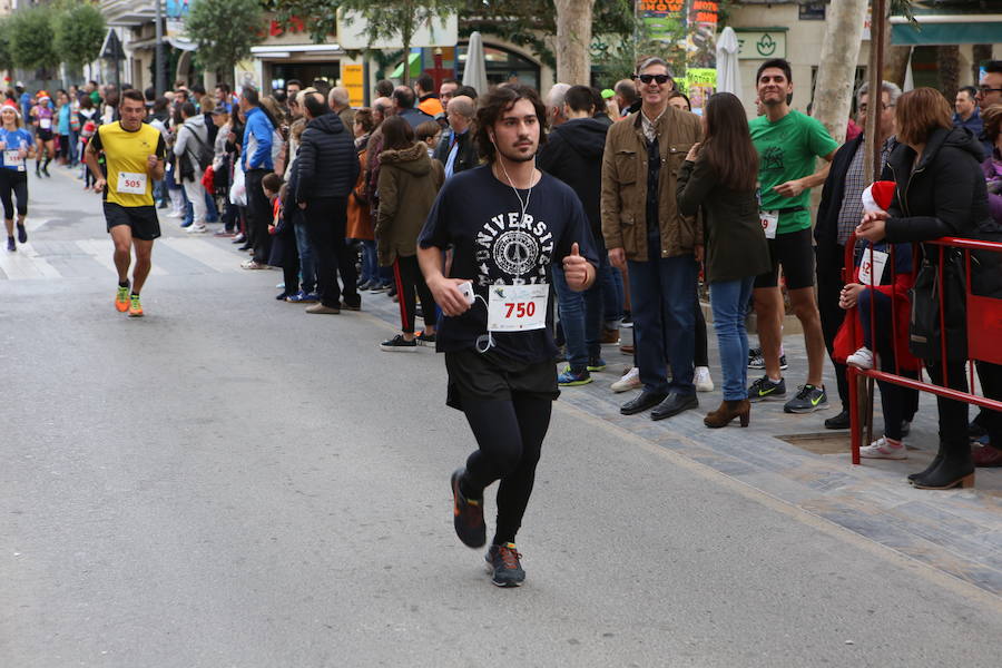 Miles de corredores han despedido el año corriendo por las calles de Lorca