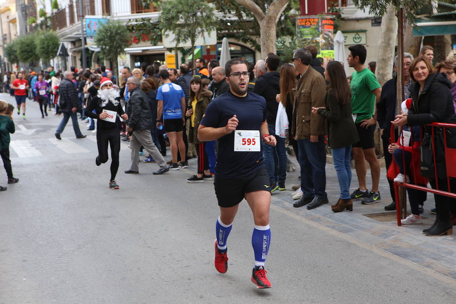 Miles de corredores han despedido el año corriendo por las calles de Lorca