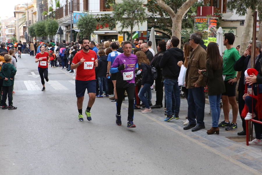 Miles de corredores han despedido el año corriendo por las calles de Lorca