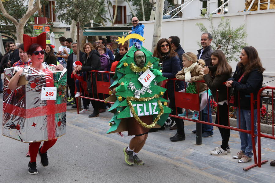 Miles de corredores han despedido el año corriendo por las calles de Lorca