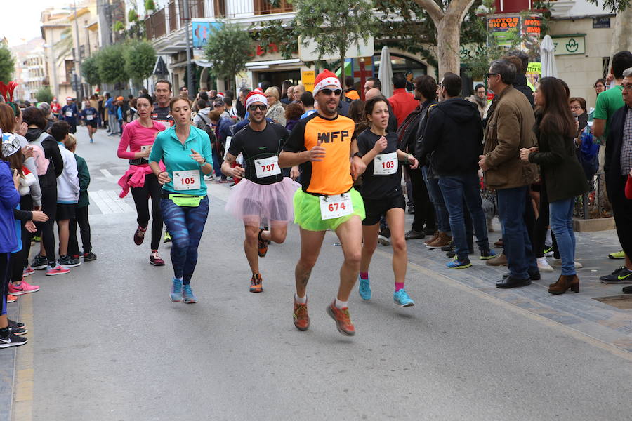 Miles de corredores han despedido el año corriendo por las calles de Lorca