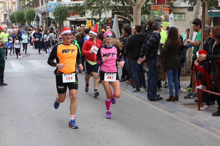 Miles de corredores han despedido el año corriendo por las calles de Lorca