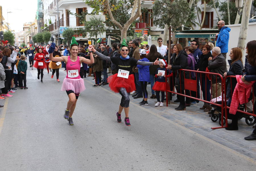 Miles de corredores han despedido el año corriendo por las calles de Lorca