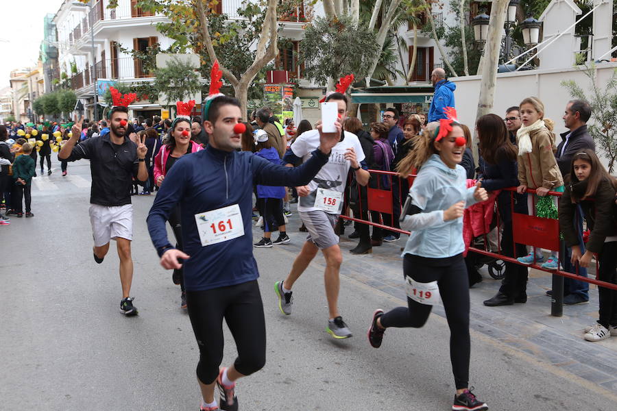 Miles de corredores han despedido el año corriendo por las calles de Lorca