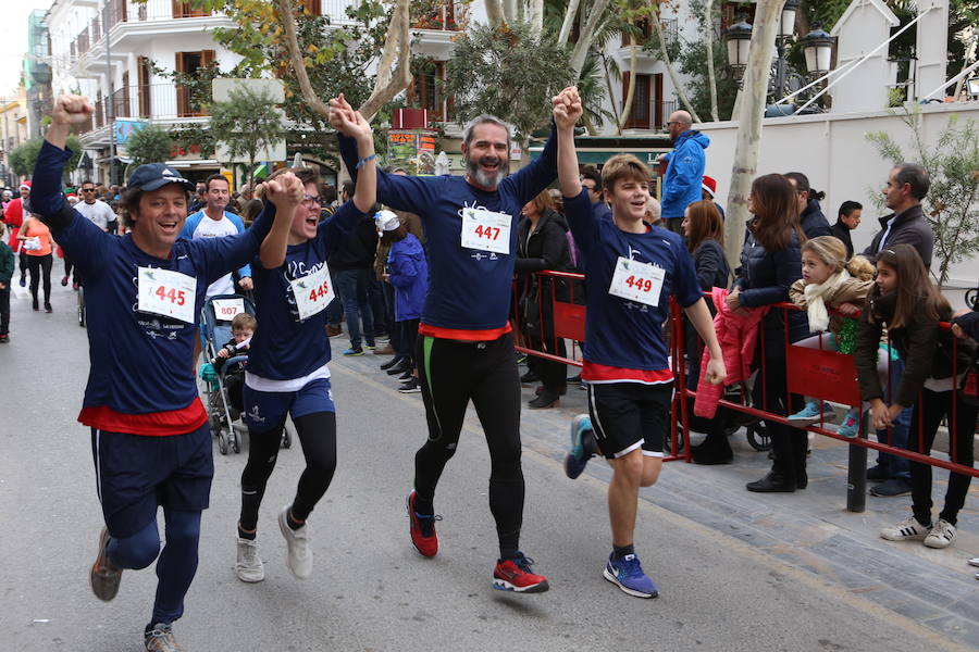 Miles de corredores han despedido el año corriendo por las calles de Lorca