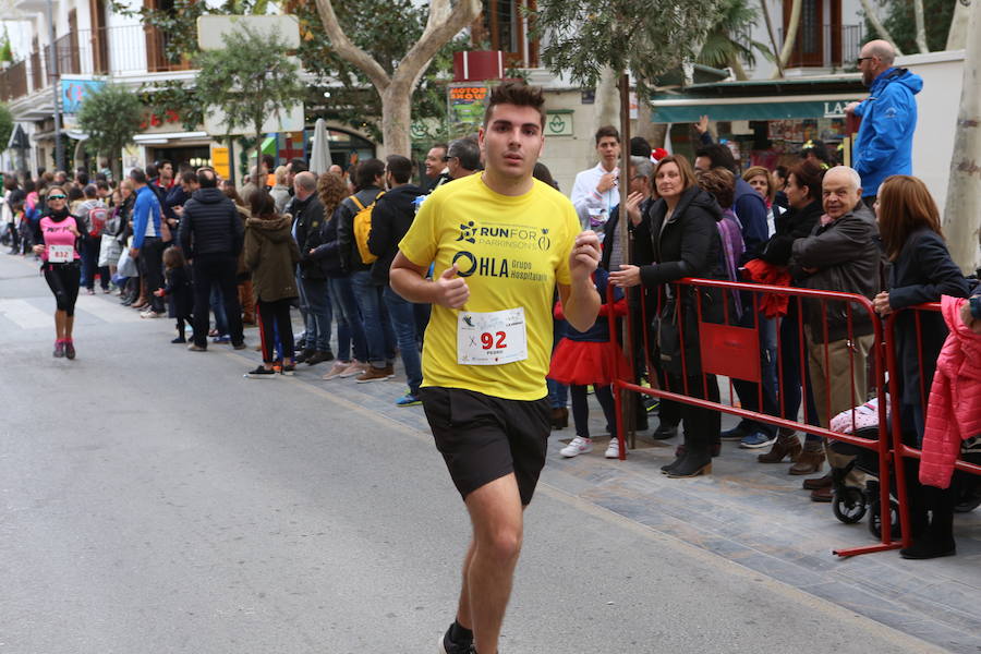 Miles de corredores han despedido el año corriendo por las calles de Lorca