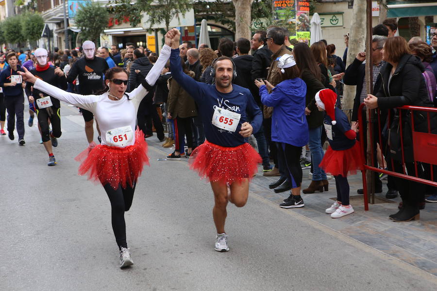 Miles de corredores han despedido el año corriendo por las calles de Lorca