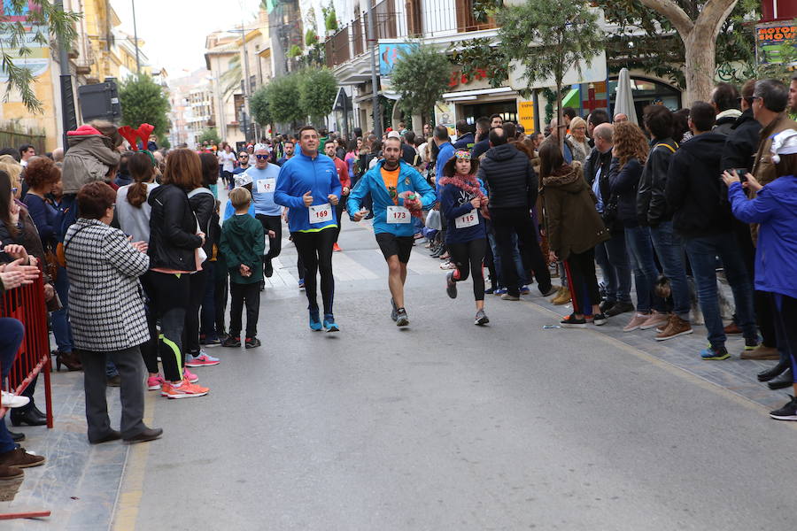 Miles de corredores han despedido el año corriendo por las calles de Lorca