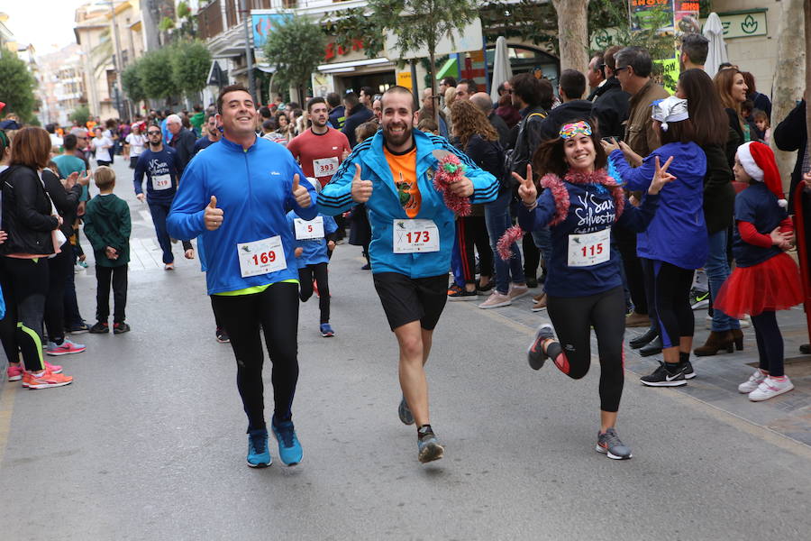 Miles de corredores han despedido el año corriendo por las calles de Lorca