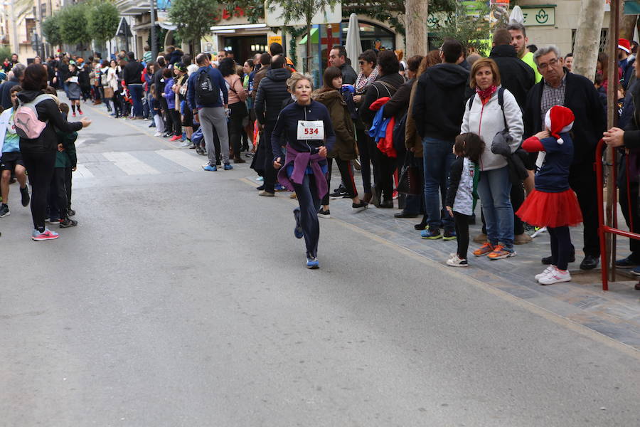 Miles de corredores han despedido el año corriendo por las calles de Lorca