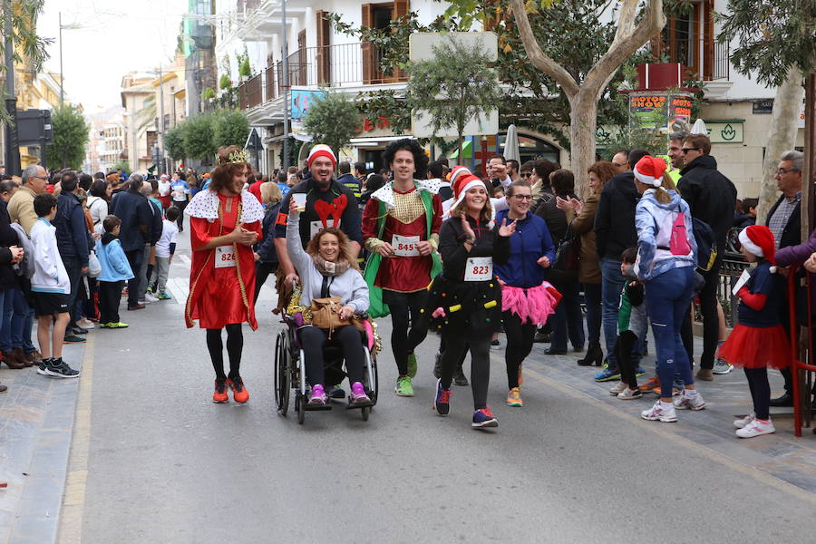 Miles de corredores han despedido el año corriendo por las calles de Lorca