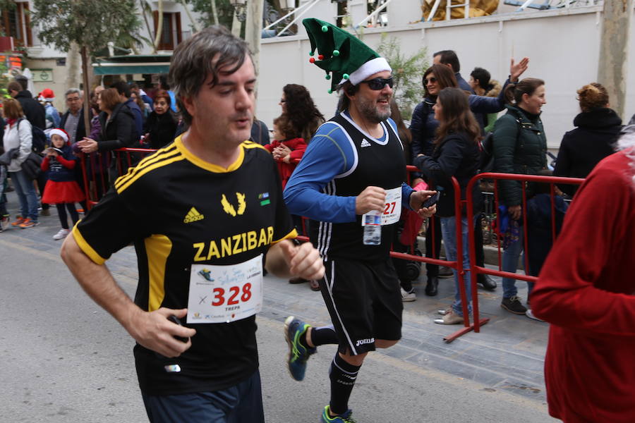 Miles de corredores han despedido el año corriendo por las calles de Lorca