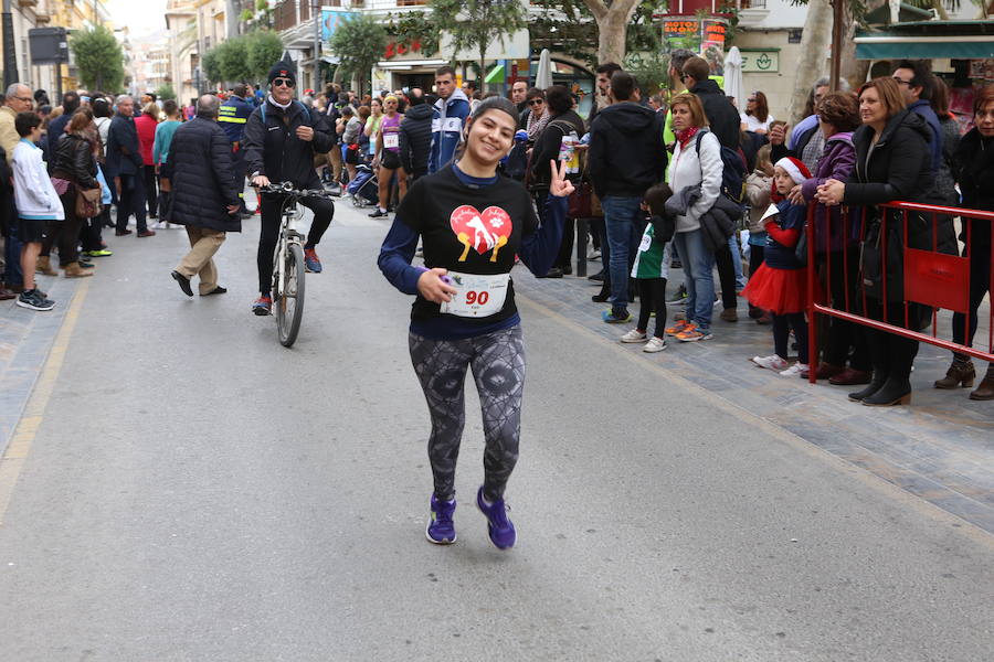 Miles de corredores han despedido el año corriendo por las calles de Lorca