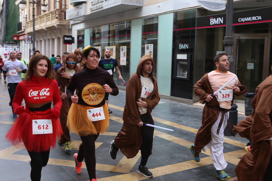 Muchos de los corredores acudieron disfrazados tal y como manda la tradición