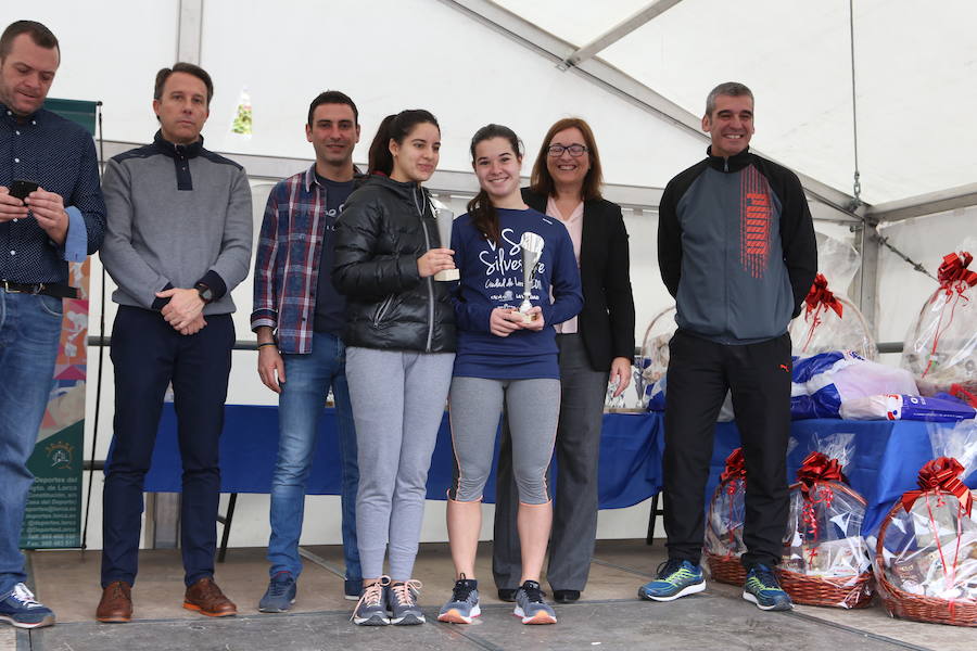 Todos los ganadores de las pruebas tanto infantil como general recibiendo sus premios