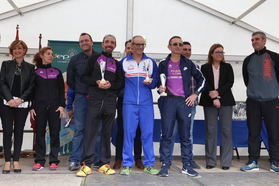 Todos los ganadores de las pruebas tanto infantil como general recibiendo sus premios