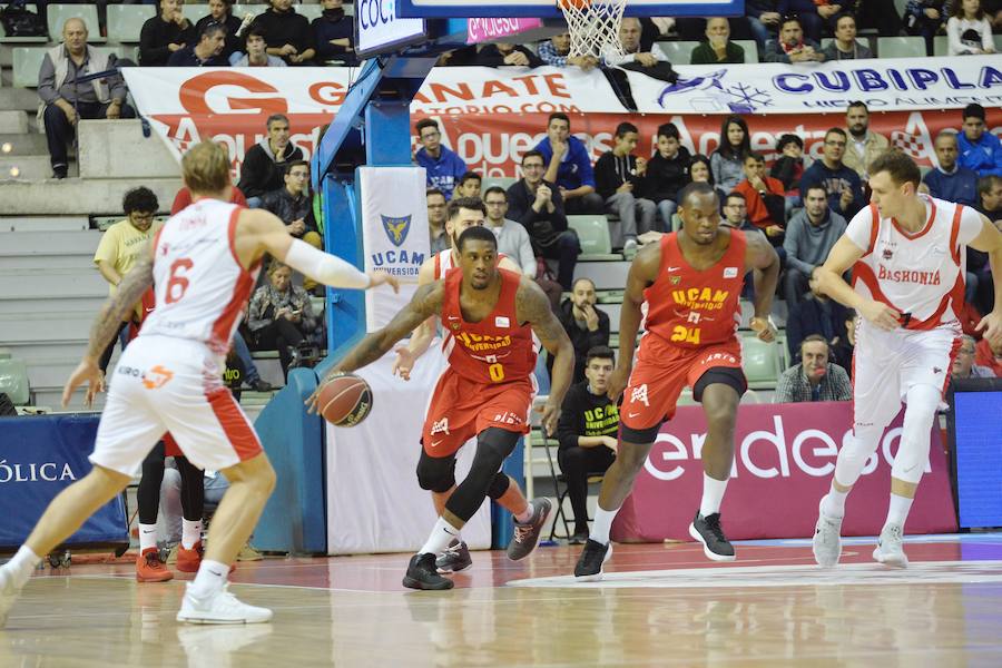 El UCAM ahoga a un Baskonia al que no dejó anotar en los últimos cinco minutos del partido