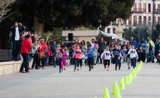 Una de las pruebas de la San Silvestre infantil. 