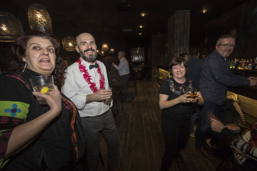 Cuatro Santos, la calle del Aire, Puerta de Murcia y Honda concentraron buena parte de los brindis y la alegría que estalló tras la cena de Nochevieja y la uvas de la suerte