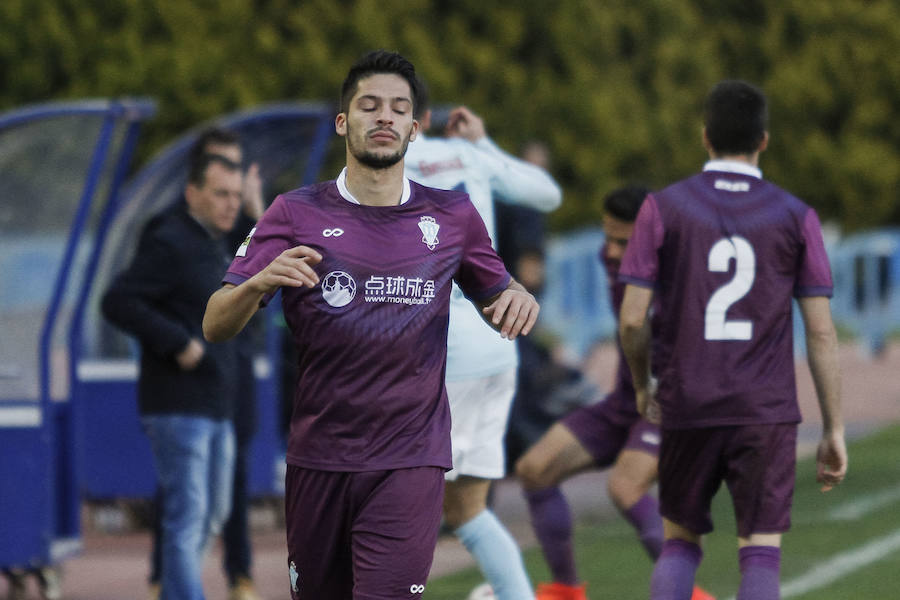 El equipo de Pato rompe su racha de imbatibilidad y, tras encajar cinco goles, sigue sumido en los puestos de descenso