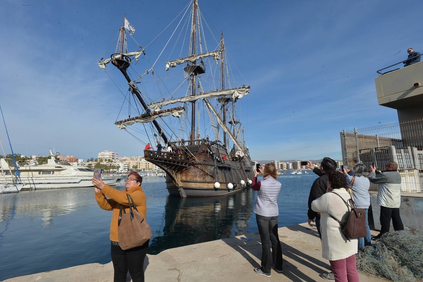 El 'Andalucía, que se encuentra atracado en el puerto pesquero de Águilas desde el pasado martes, puede visitarse hasta el próximo domingo.