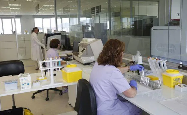 Investigadores en un laboratorio.