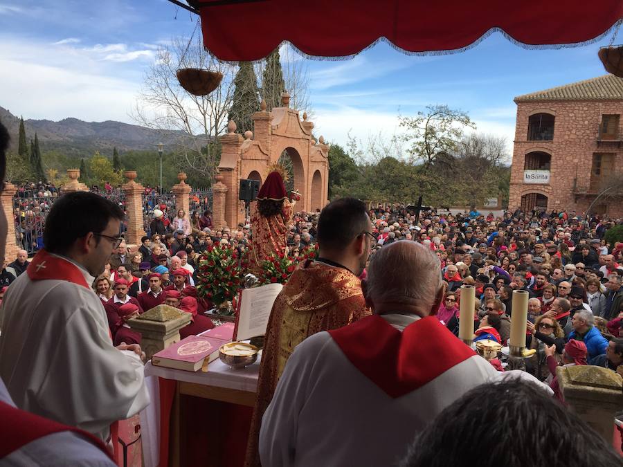 La fundación de la patrona cifró en 12.000 personas la asistencia a la romería, a pesar de la polémica por modificar la fecha