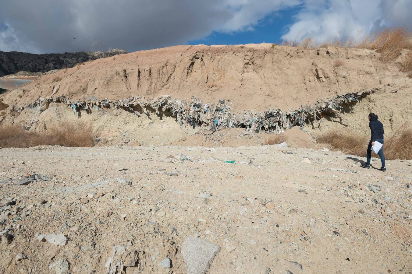 El Gobierno valenciano estudia aportar 1,3 millones; en febrero se retomarán los trabajos desmantelando una balsa de lixiviados