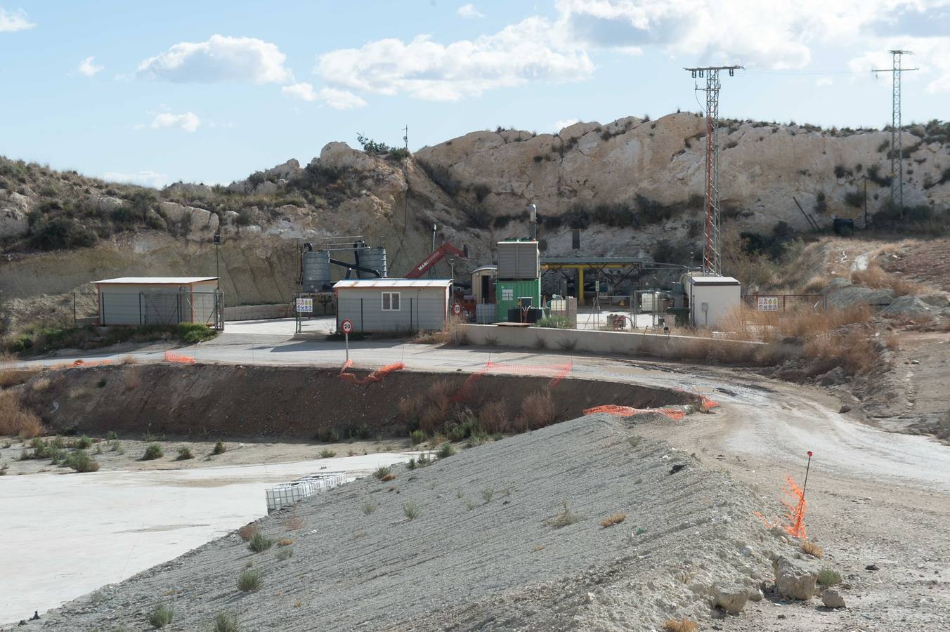 El Gobierno valenciano estudia aportar 1,3 millones; en febrero se retomarán los trabajos desmantelando una balsa de lixiviados