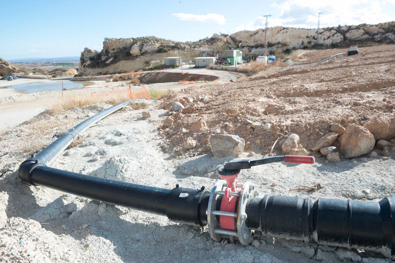 El Gobierno valenciano estudia aportar 1,3 millones; en febrero se retomarán los trabajos desmantelando una balsa de lixiviados