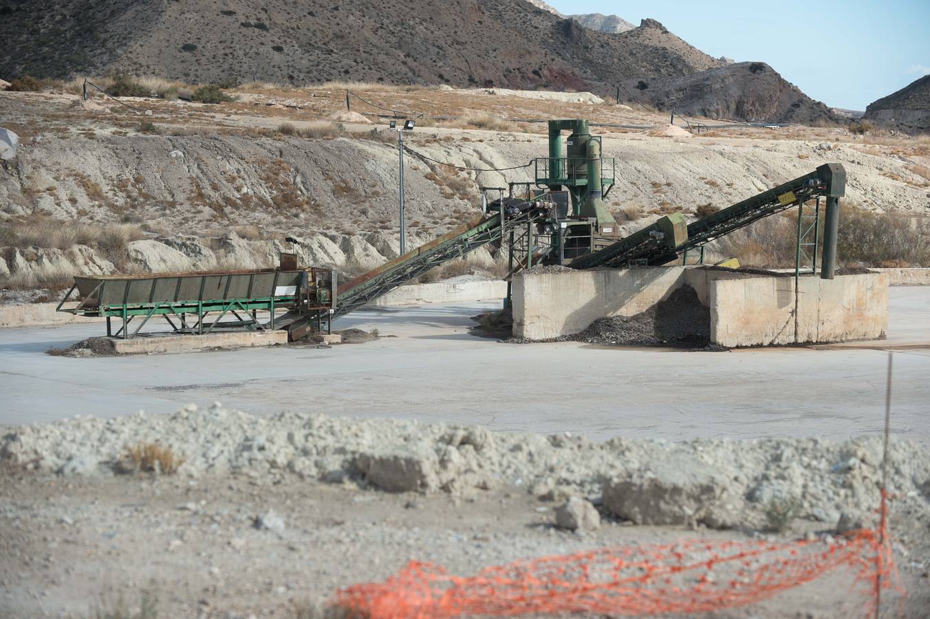 El Gobierno valenciano estudia aportar 1,3 millones; en febrero se retomarán los trabajos desmantelando una balsa de lixiviados