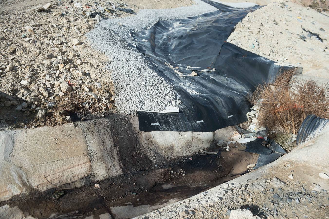 El Gobierno valenciano estudia aportar 1,3 millones; en febrero se retomarán los trabajos desmantelando una balsa de lixiviados