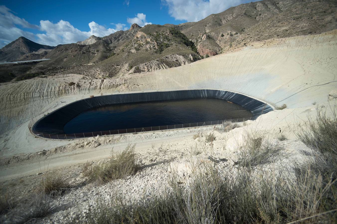 El Gobierno valenciano estudia aportar 1,3 millones; en febrero se retomarán los trabajos desmantelando una balsa de lixiviados