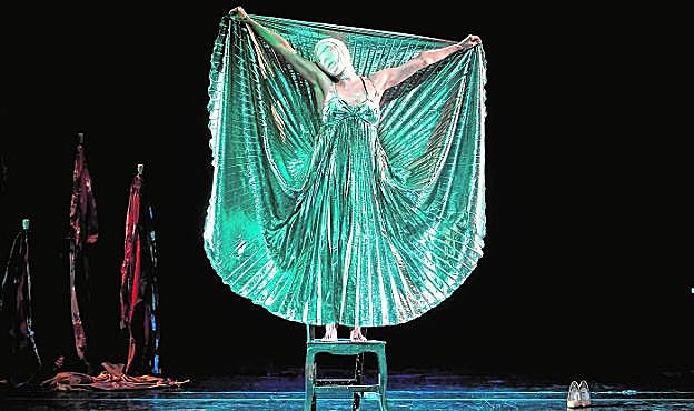 La coreógrafa y bailarina Marta Carrasco, durante la puesta en escena de 'Perra de nadie'.