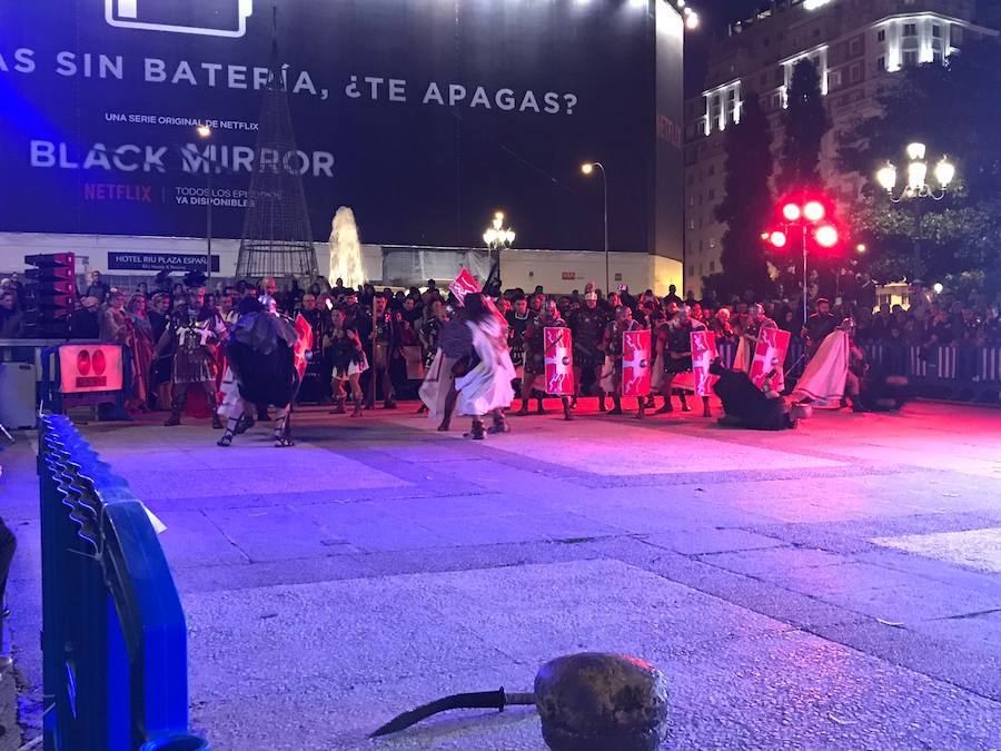 Más de un centenar de personas recrean una de las batallas de las fiestas