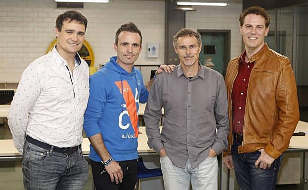 Los pacientes de implante capilar Raúl Maté, Fernando Alcón, Toni Gambín y Jorge Aurelio Gambín, CEO de CliniFUE.