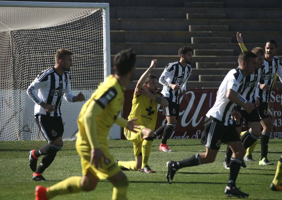 Stoichkov destroza la zaga del equipo de Mario Simón, que seguirá otra jornada más en puestos de descenso