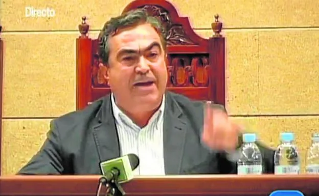 El entonces alcalde Jesús Navarro, en el Pleno en el que admitió haber impulsado un enchufe.