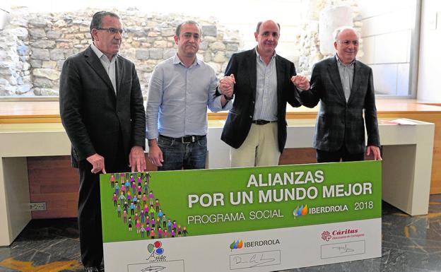 El delegado institucional de Iberdrola en la Región de Murcia, Patricio Valverde; el presidente de Asido, Juan Pedro Sánchez; el director de la Fundación Iberdrola España, Ramón Castresana, y el director de Cáritas Diócesis de Cartagena, José Antonio Planes. 