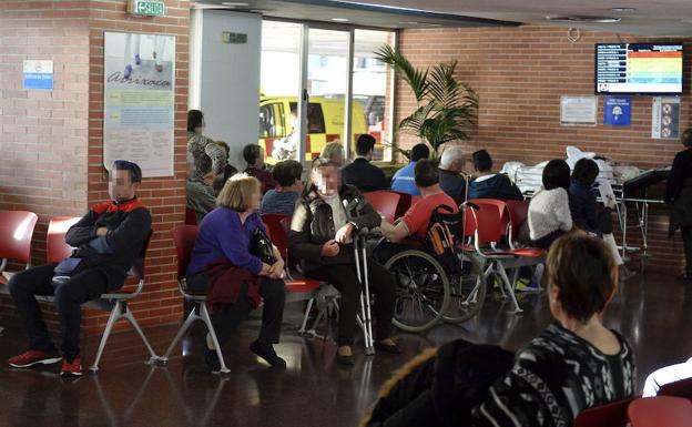Sala de espera del servicio de Urgencias de La Arrixaca, el pasado martes.