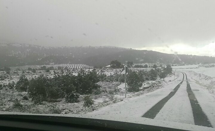 Primera nevada del año en Casas Nuevas y la Almoloya, término municipal de Mula.