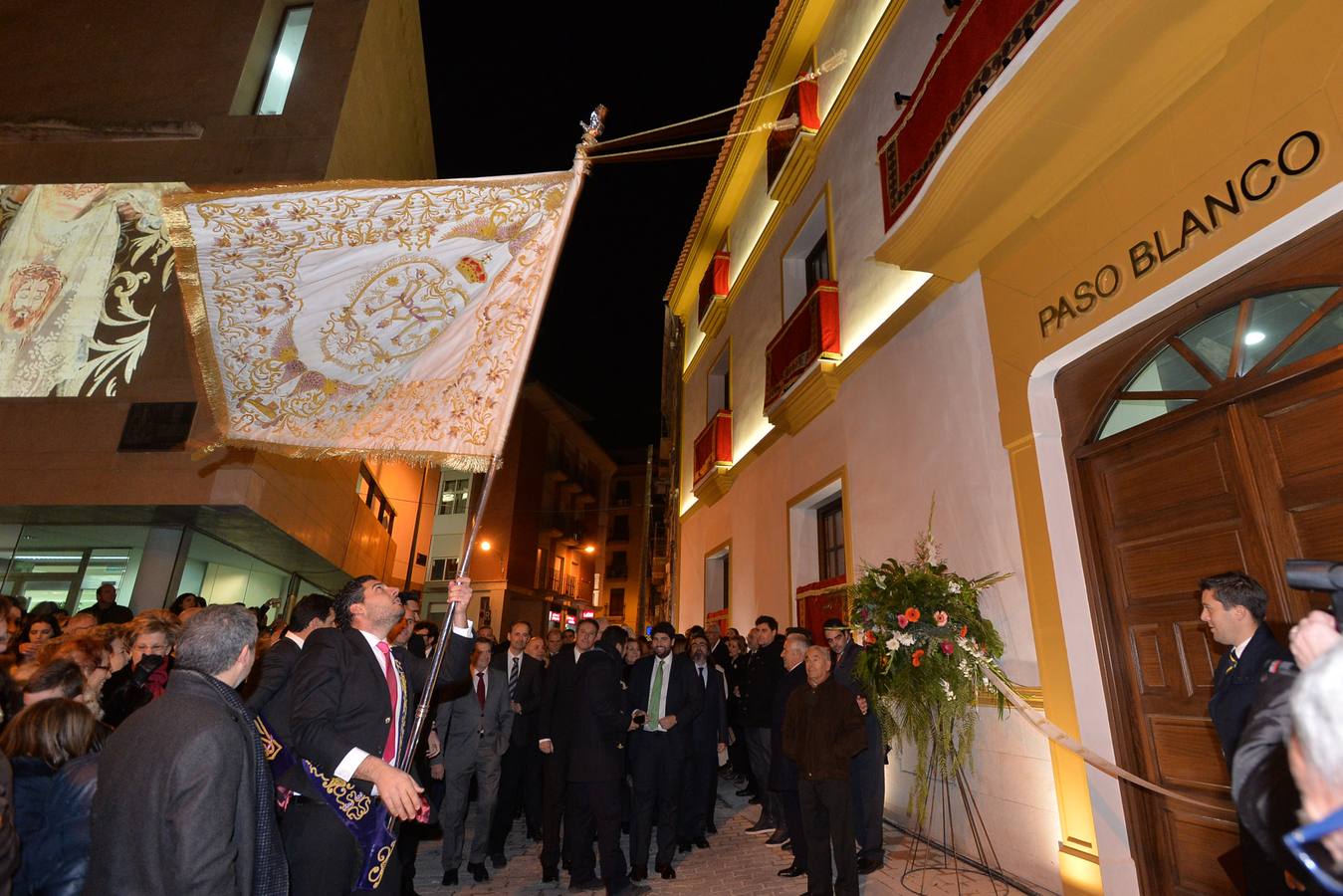 La cofradía lorquina inaugura la Casa del Paso y sede de su fundación, que amplía el espacio expositivo y hará visitable su taller de boradados