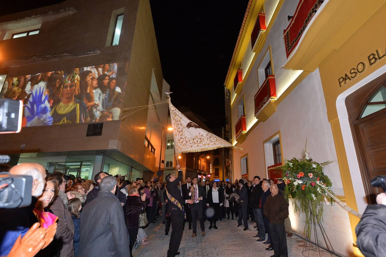 La cofradía lorquina inaugura la Casa del Paso y sede de su fundación, que amplía el espacio expositivo y hará visitable su taller de boradados