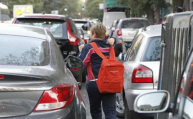Por qué no debes llevar en coche a tu hijo al cole