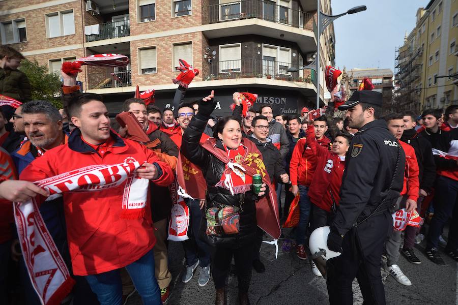 Repasa las imágenes que han dejado las aficiones en el derbi murciano entre el Real Murcia y el UCAM CF