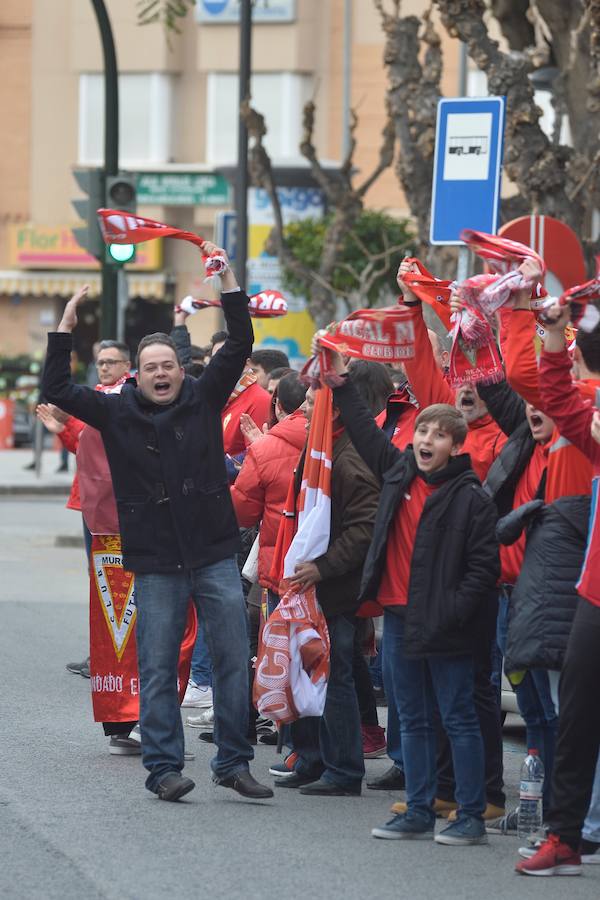 Repasa las imágenes que han dejado las aficiones en el derbi murciano entre el Real Murcia y el UCAM CF