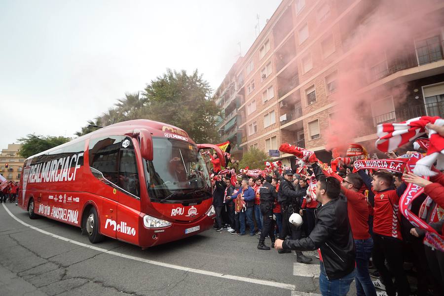 Repasa las imágenes que han dejado las aficiones en el derbi murciano entre el Real Murcia y el UCAM CF